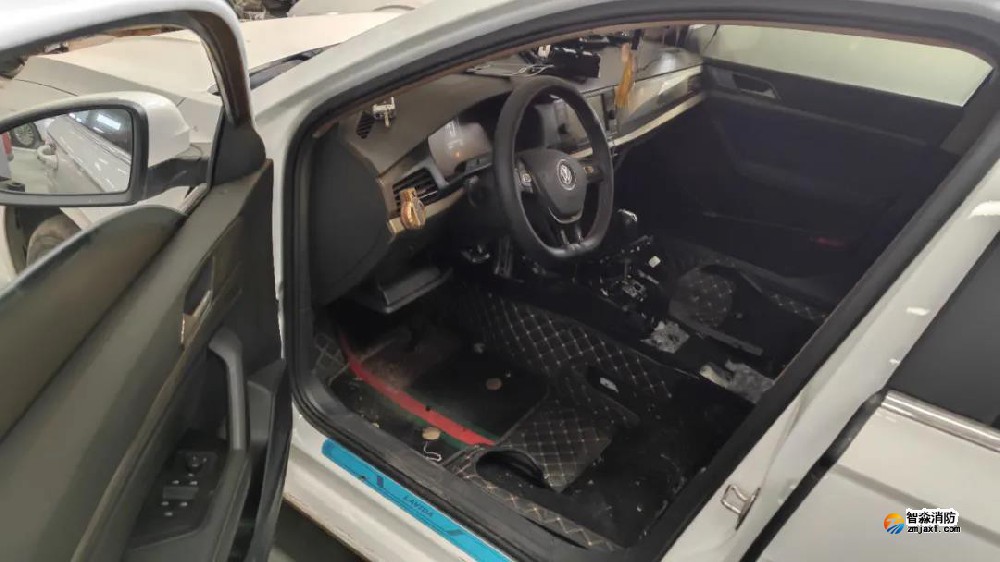 轎車自燃！車主拿消防部門出具的鑒定結果索賠，4S店不認？